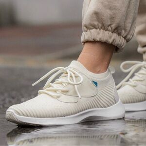 Vessi Everyday Move 2.0
Sneakers in Limited Edition
Linen Beige Women's Size 7